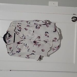 BCX Women's floral 3/4 sleeve blouse. Button front ollared shirt. Polyester. XS